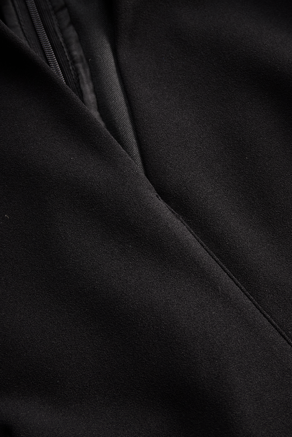 Elisa | Elegancka sukienka midi z paskiem i długim rękawem