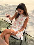 Julia | Sukienka krótka bez rękawów w romantyczny print, lekki fason