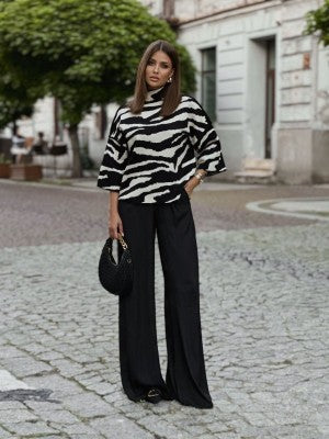 Dana | Oversizedowy sweter w zebry