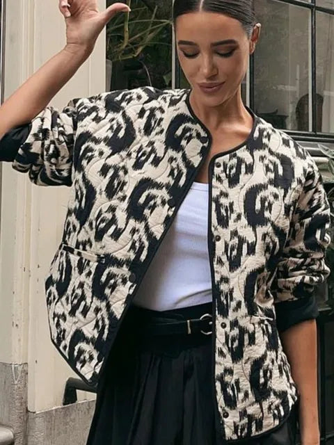 Anne | Eleganckie pikowane kurtki z stójką i stylowymi wzorami
