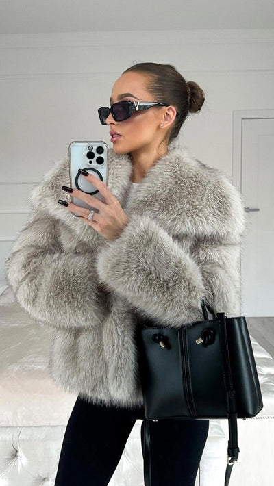 Alex | Elegancki futrzany płaszcz