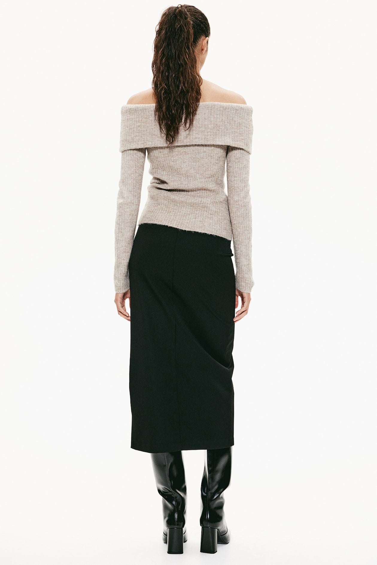 Soly | Sweter z odkrytymi ramionami