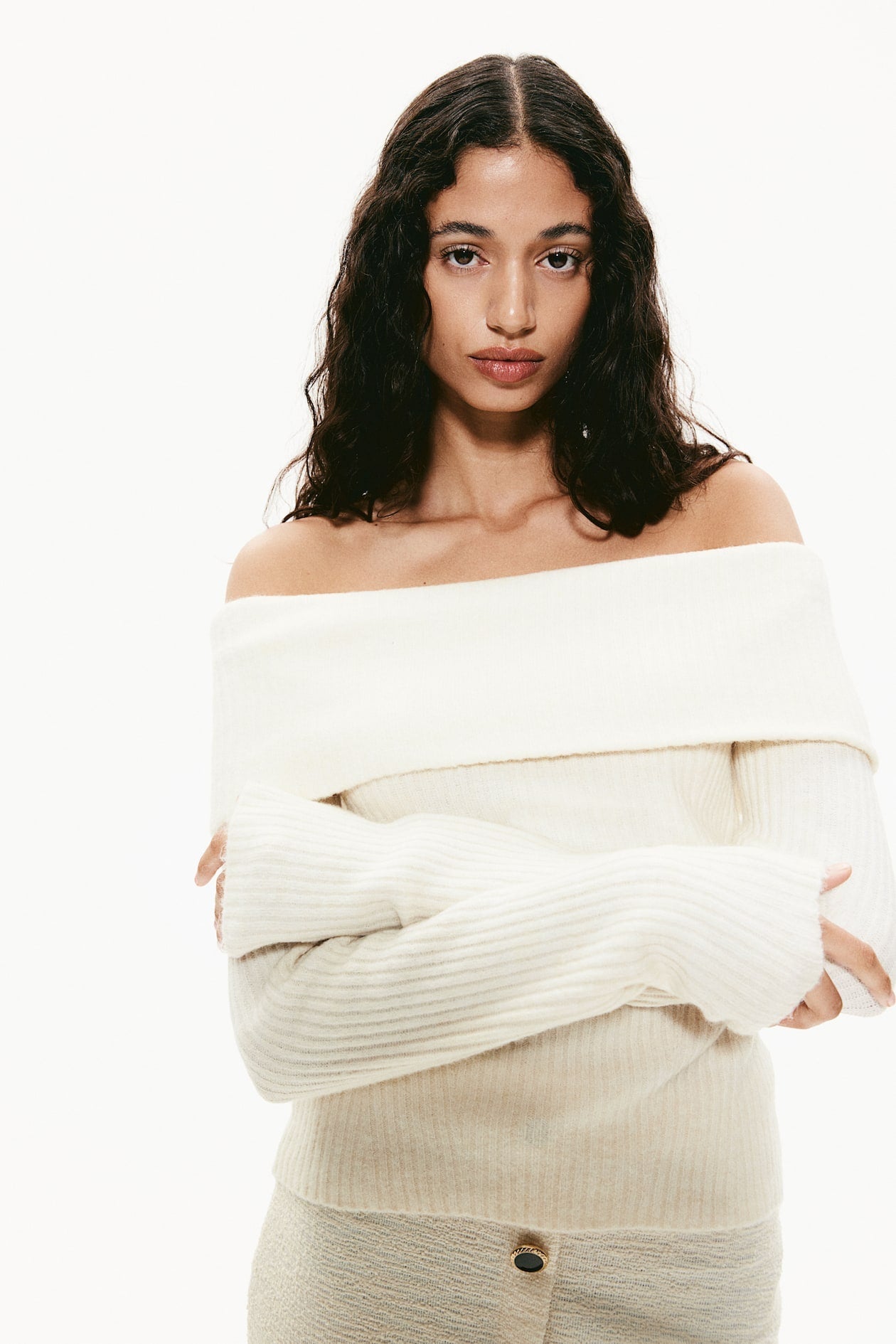 Soly | Sweter z odkrytymi ramionami